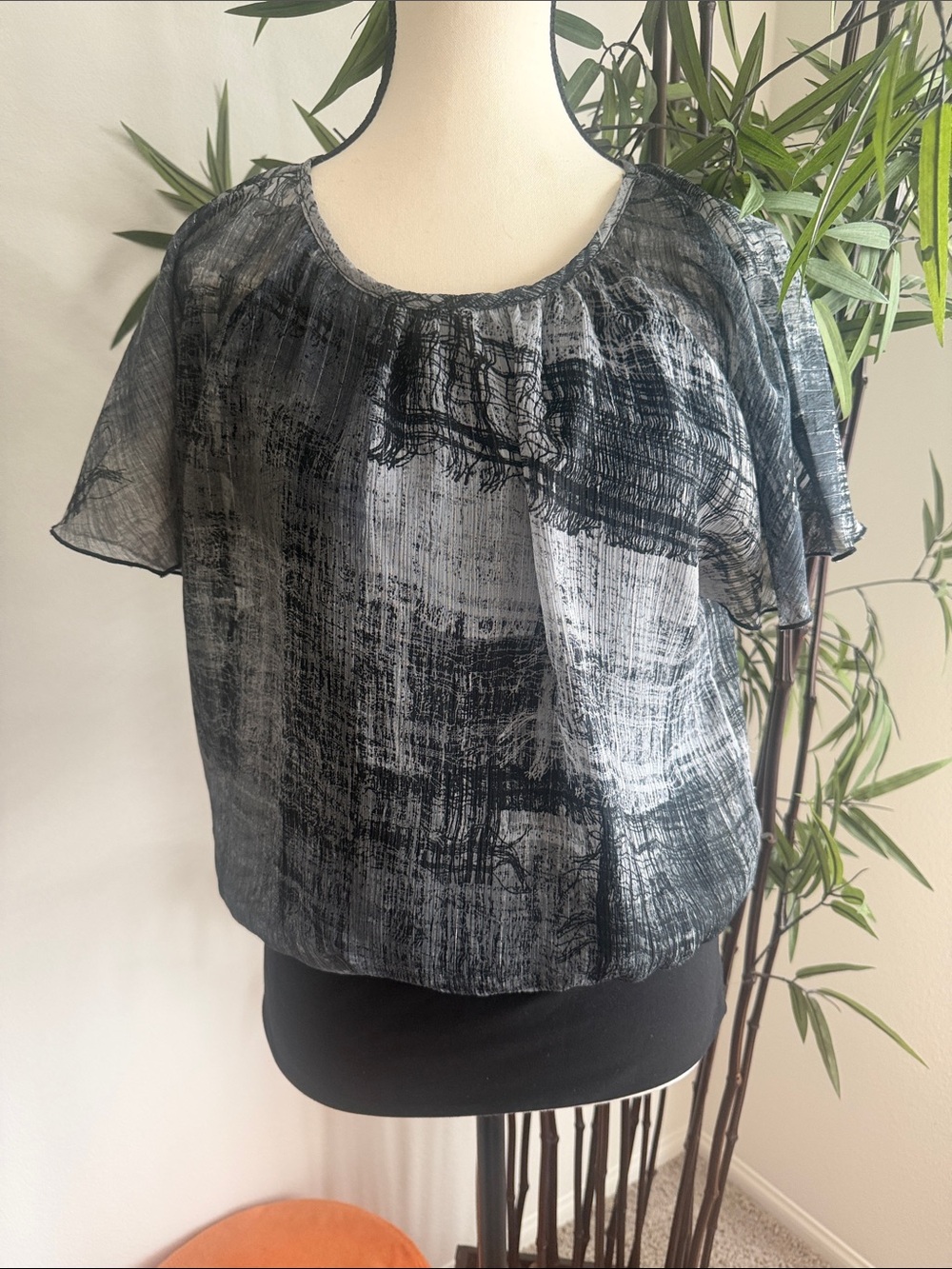 Cocomo Black & Gray Sheer Abstract Print Short Sleeve Blouse